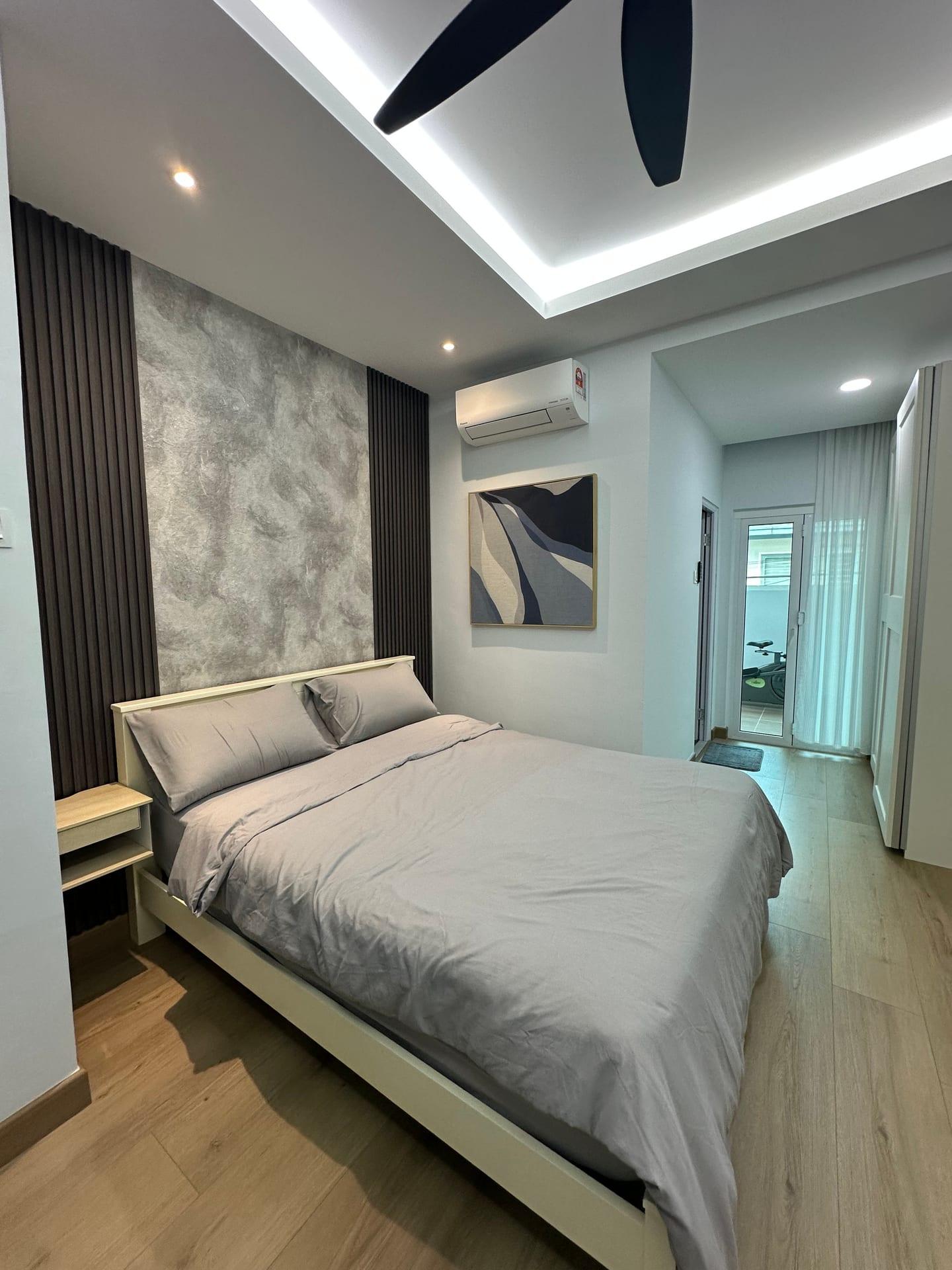 Queen Comfort Room 2 (Room 1-2)