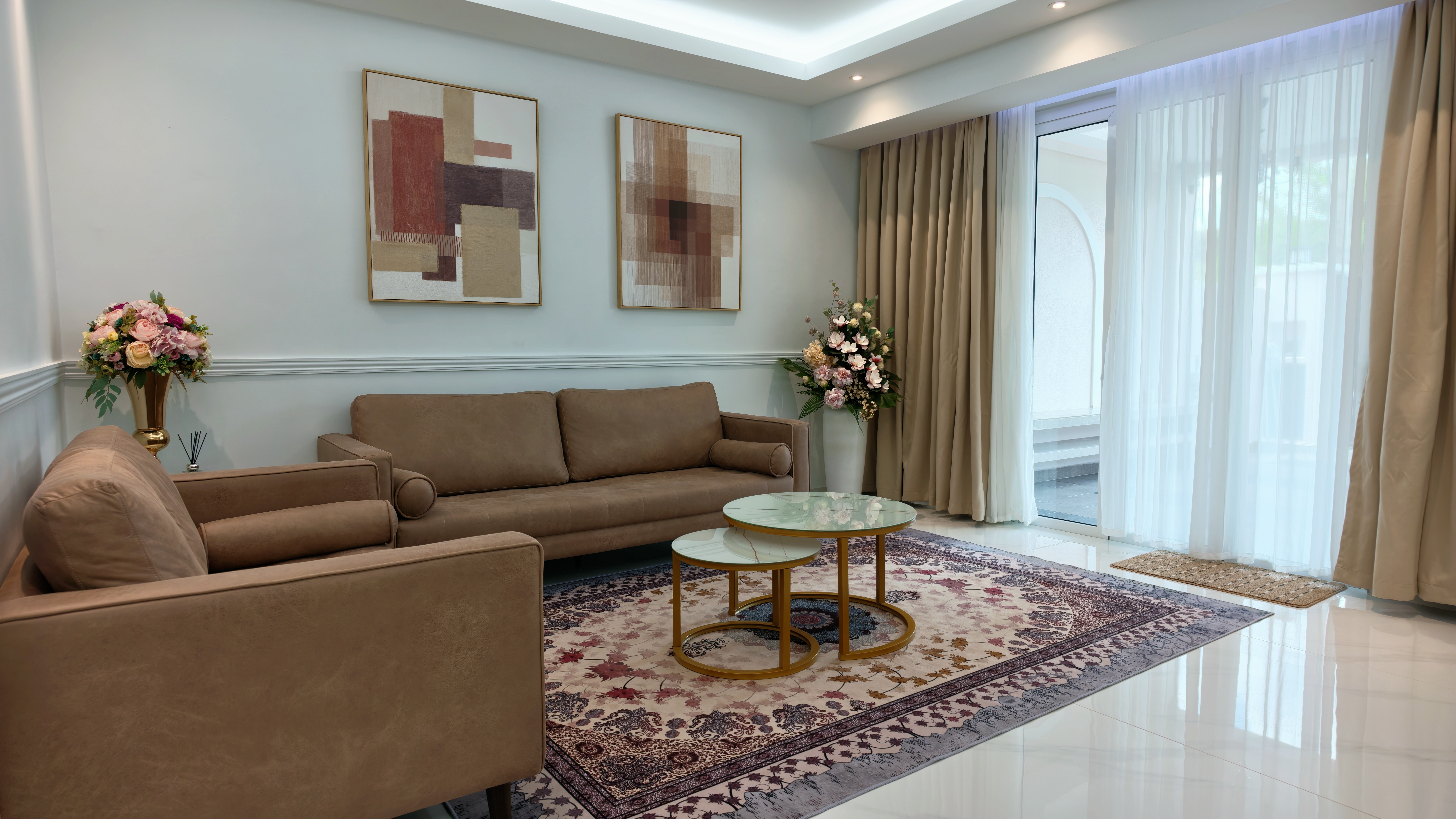 The living lounge and seating area at TheRumahPink