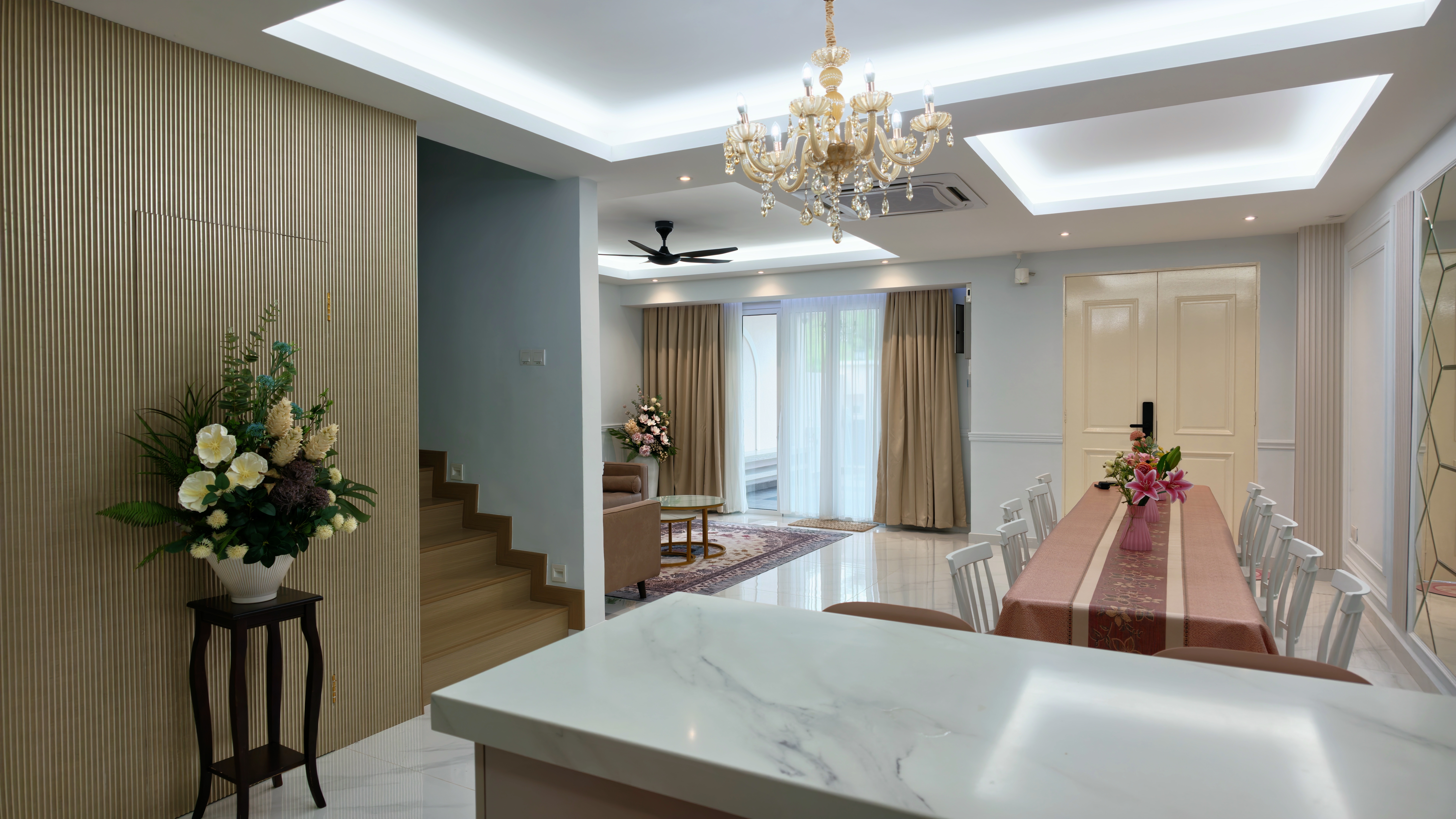 Dining Hall & Marble Breakfast Island