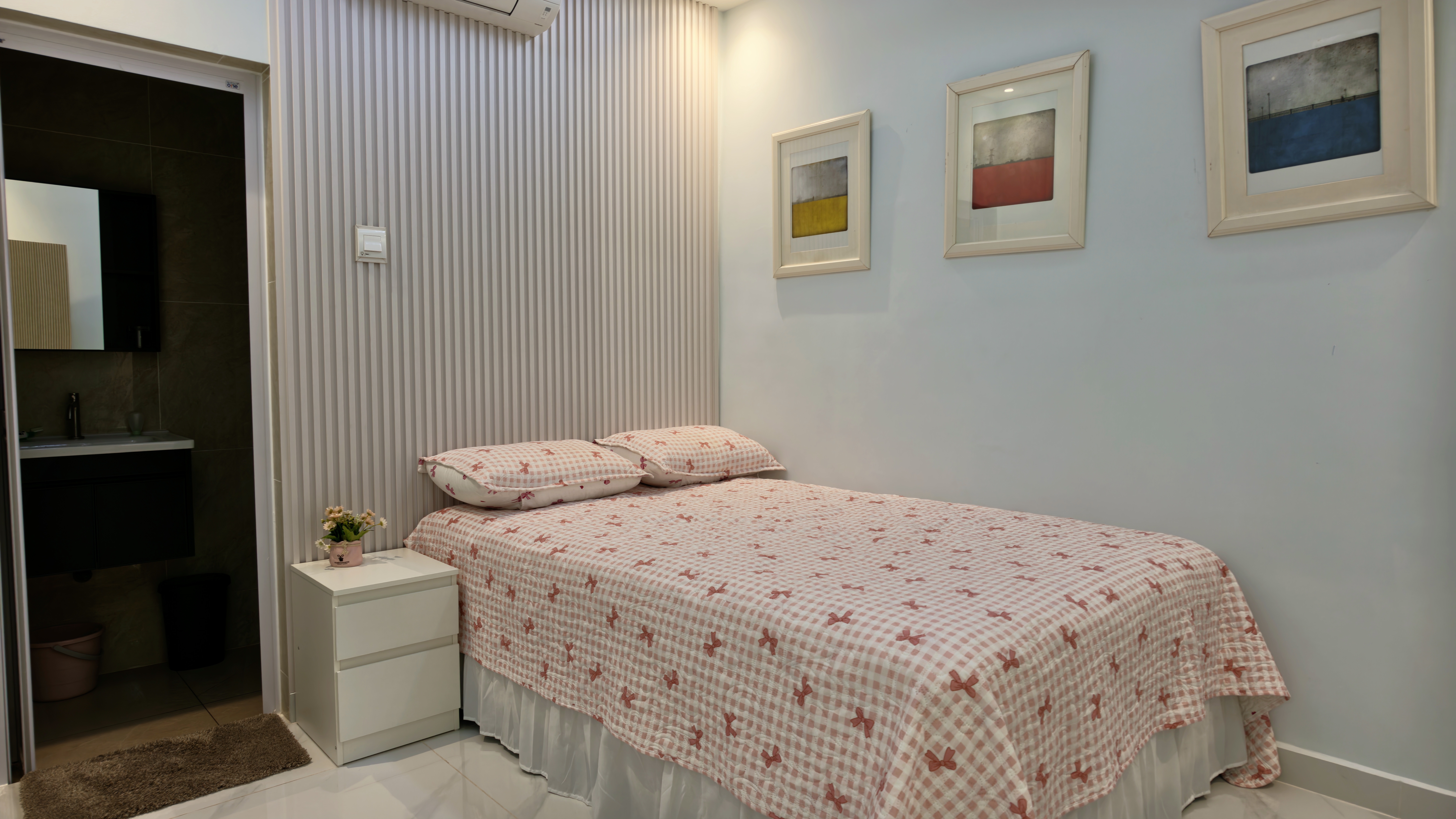 Ground Floor Suite (Room 0-1)