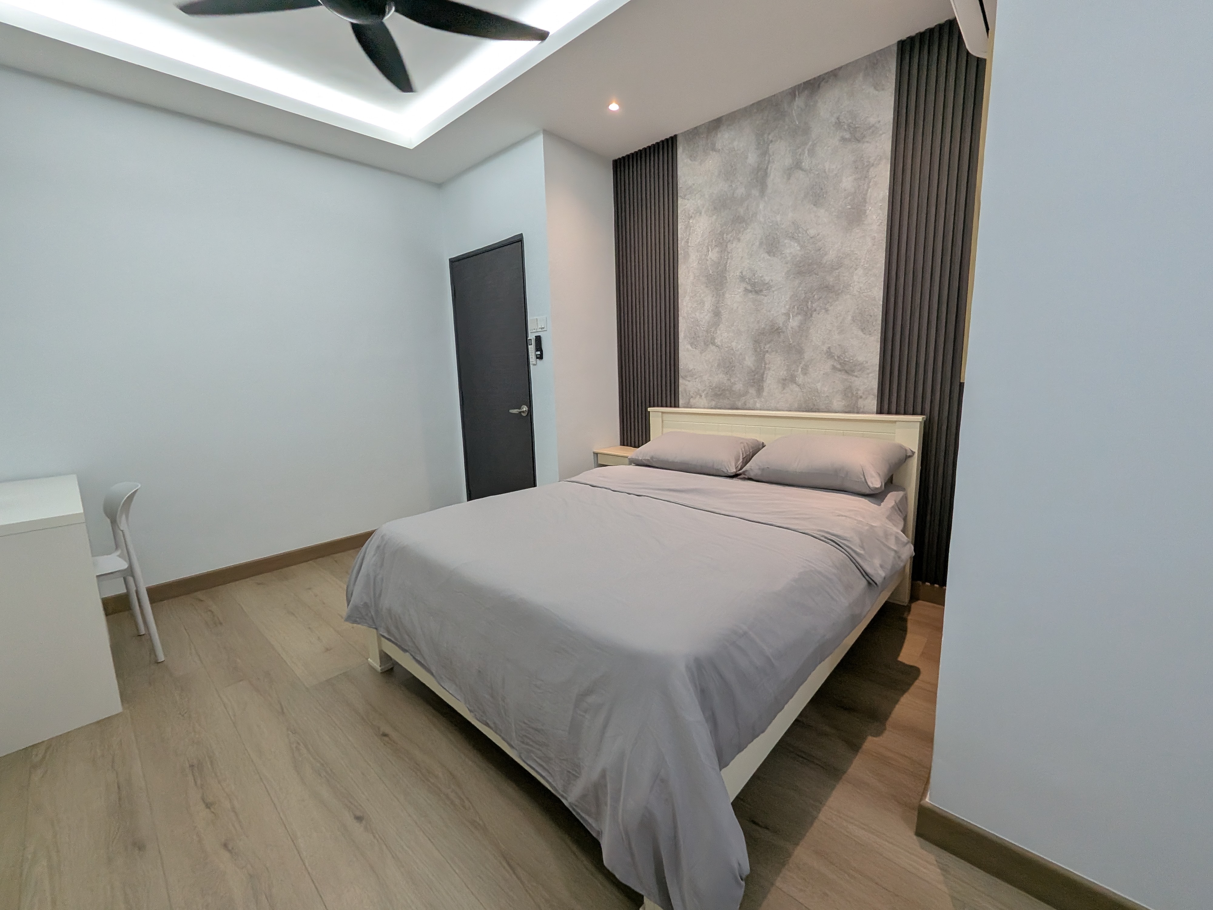 Queen Comfort Room 1 (Room 1-3)